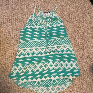 Very cute summer shirt! This straps around neck